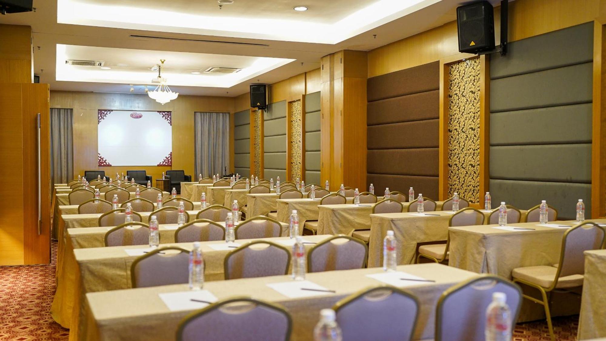 The Guest Hotel & Spa Петалинг Джая Екстериор снимка