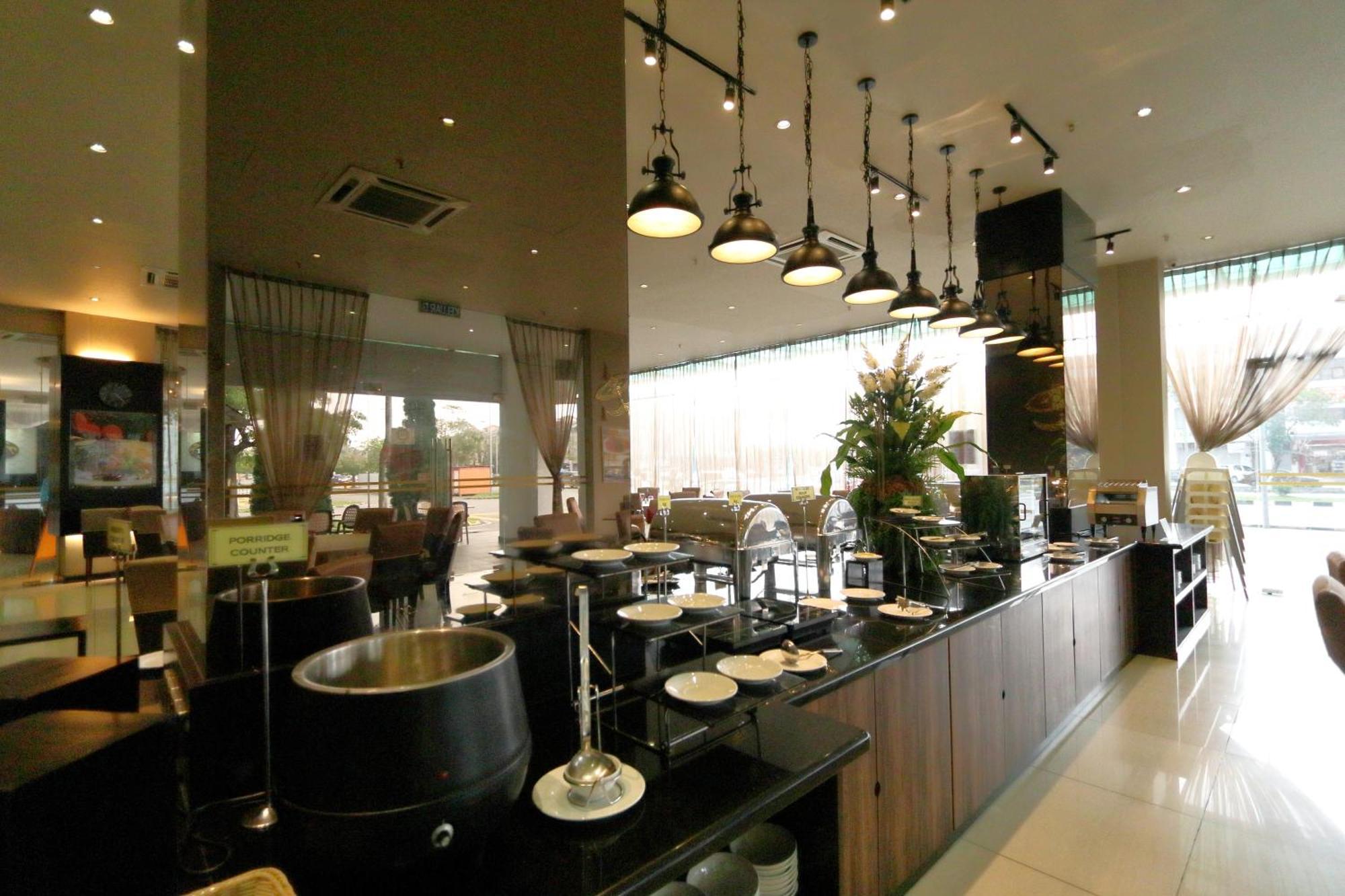 The Guest Hotel & Spa Петалинг Джая Екстериор снимка